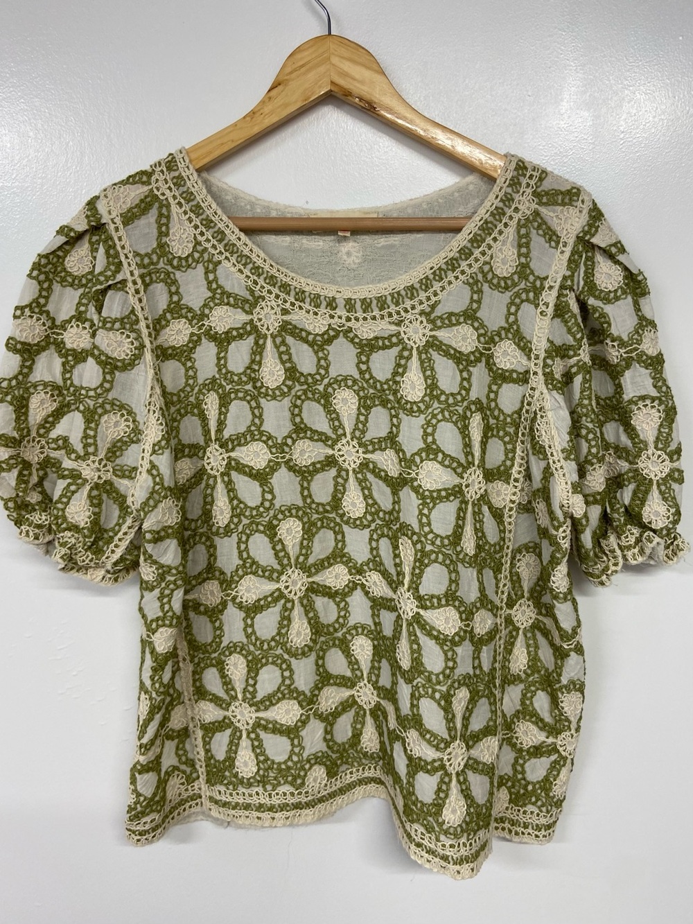 Solitaire Crochet Floral Overlay Top - Olive Green & Cream Size Large